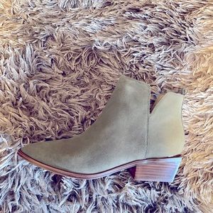 Size 9 Nine West Yerly Dark Green Bootie